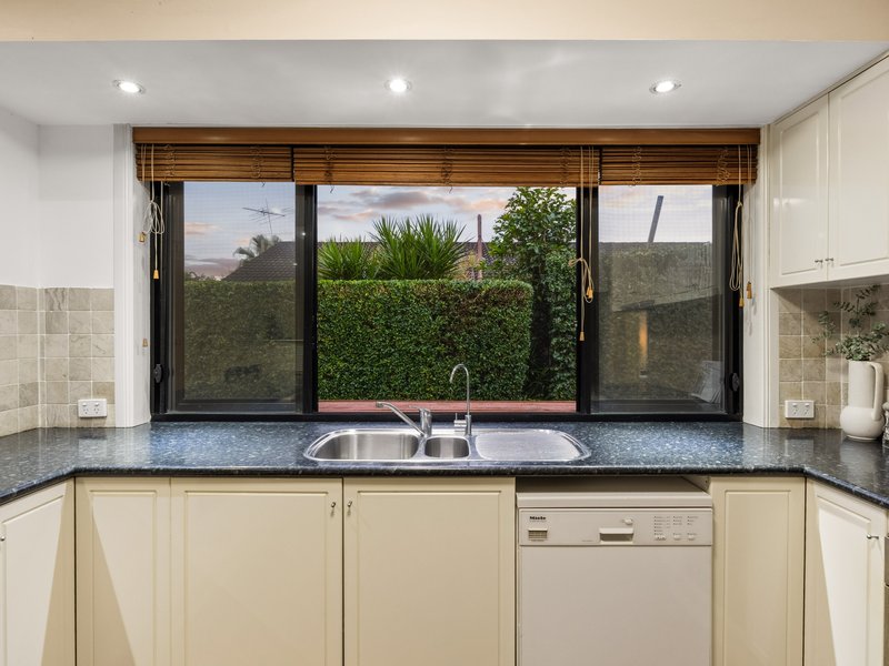 Photo - 15 Angophora Street, Robertson QLD 4109 - Image 12