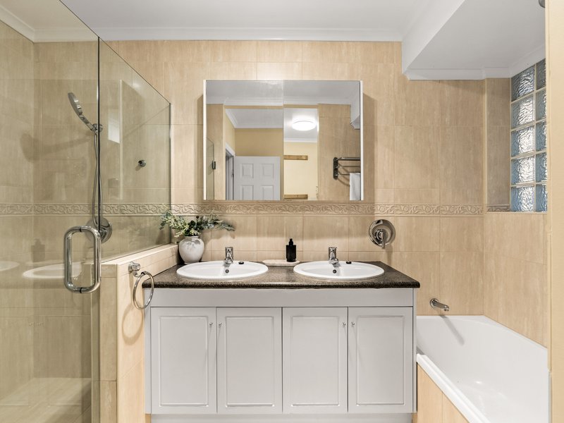 Photo - 15 Angophora Street, Robertson QLD 4109 - Image 17