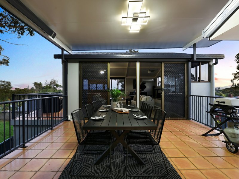 Photo - 15 Anthea Court, Benowa QLD 4217 - Image 12