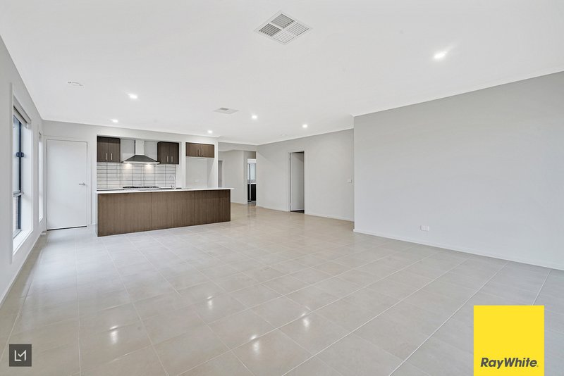 Photo - 15 Antoinette Street, Tarneit VIC 3029 - Image 3