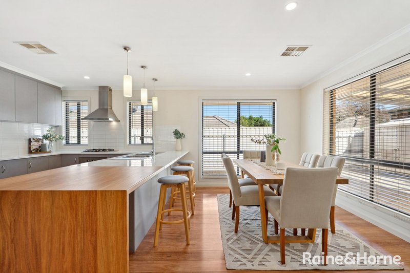 Photo - 15 Antonio Street, Huntfield Heights SA 5163 - Image 2