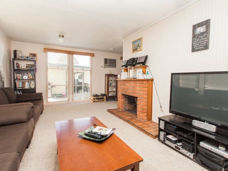 Photo - 15 Arcadia Ave , Cessnock NSW 2325 - Image 2