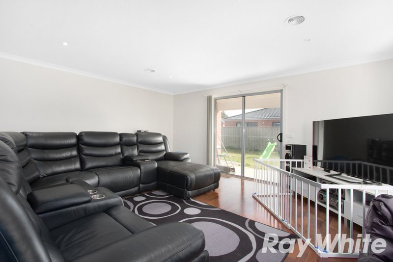 Photo - 15 Arrow Road, Cranbourne East VIC 3977 - Image 3