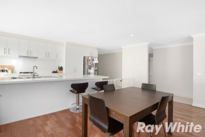 Photo - 15 Arrow Road, Cranbourne East VIC 3977 - Image 5