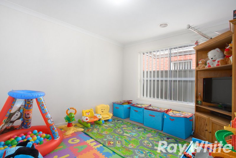 Photo - 15 Arrow Road, Cranbourne East VIC 3977 - Image 9