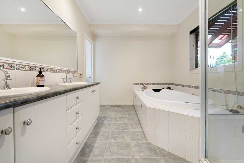 Photo - 15 Ash Grove North, Langwarrin VIC 3910 - Image 5