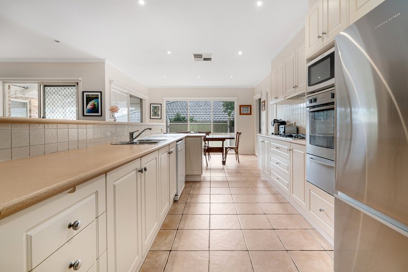 Photo - 15 Ash Grove North, Langwarrin VIC 3910 - Image 7