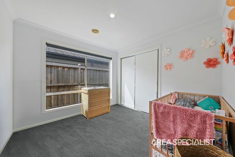 Photo - 15 Aspen Street, Pakenham VIC 3810 - Image 7