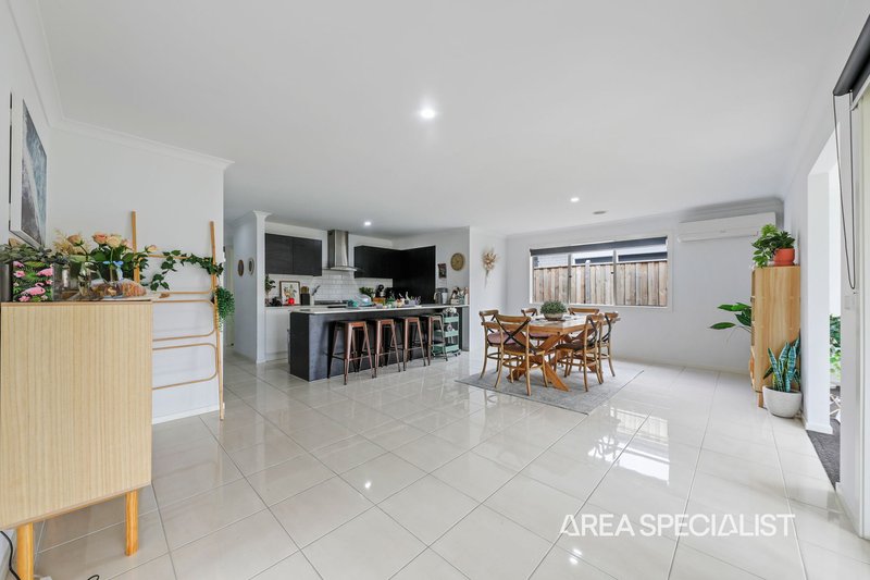 Photo - 15 Aspen Street, Pakenham VIC 3810 - Image 9