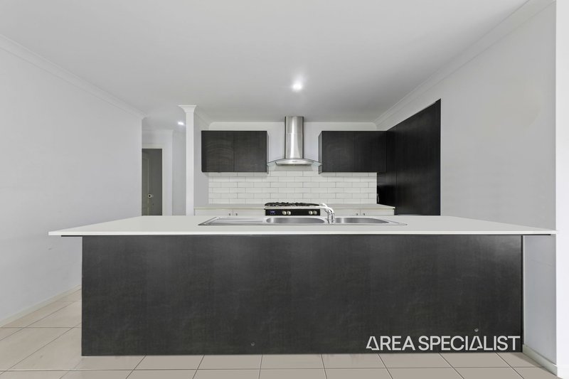 Photo - 15 Aspen Street, Pakenham VIC 3810 - Image 11