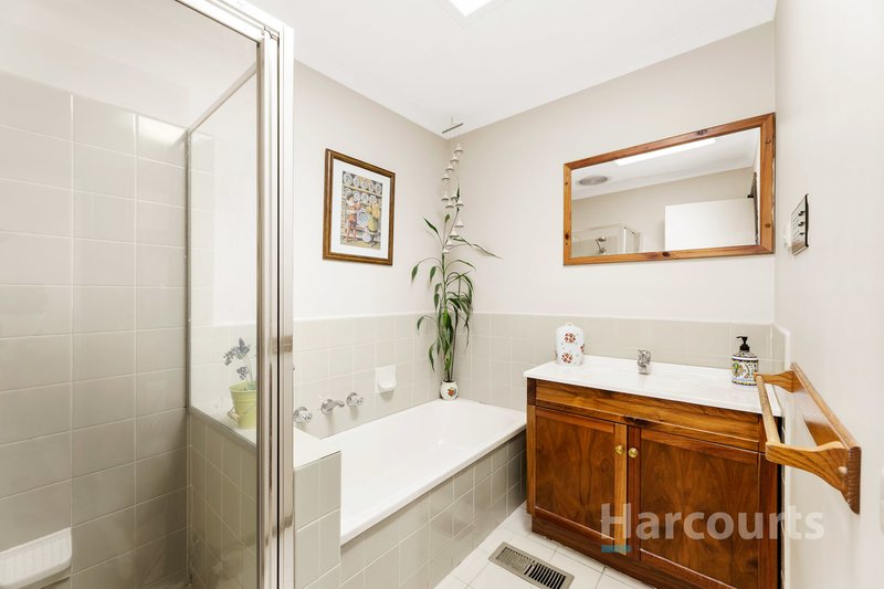 Photo - 15 Attenborough Square, Wantirna VIC 3152 - Image 7