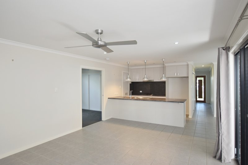 Photo - 15 Aurora Road, Tannum Sands QLD 4680 - Image 7