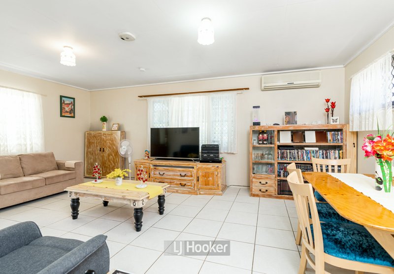 Photo - 15 Avoca Street, Woodridge QLD 4114 - Image 2