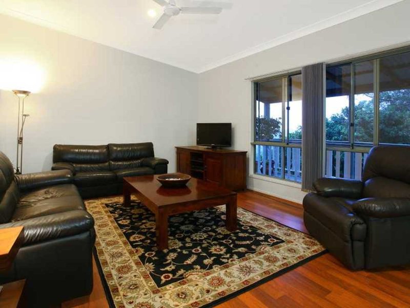 Photo - 15 Avon Court, Pacific Pines QLD 4211 - Image 6