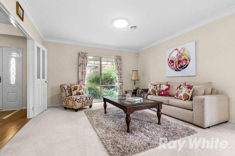 Photo - 15 Avondale Grove, Mount Waverley VIC 3149 - Image 2