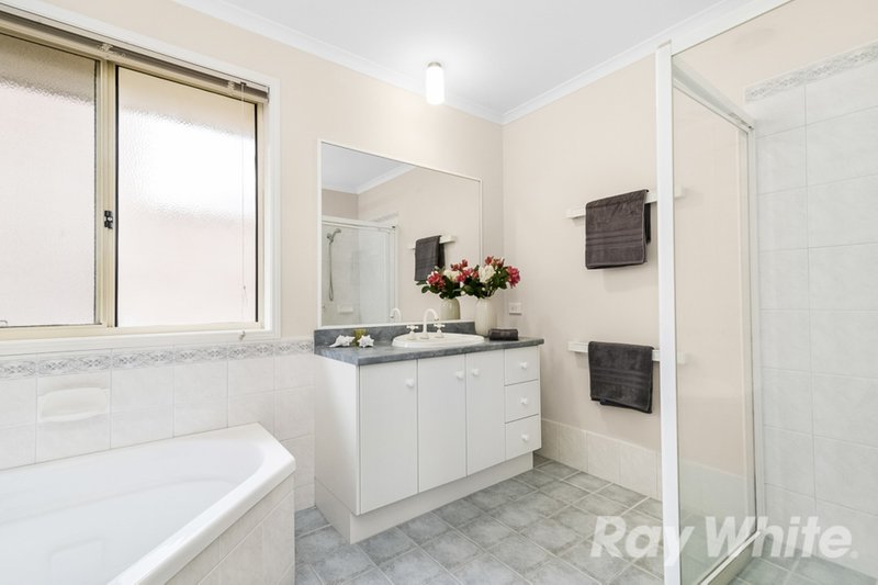 Photo - 15 Avondale Grove, Mount Waverley VIC 3149 - Image 7