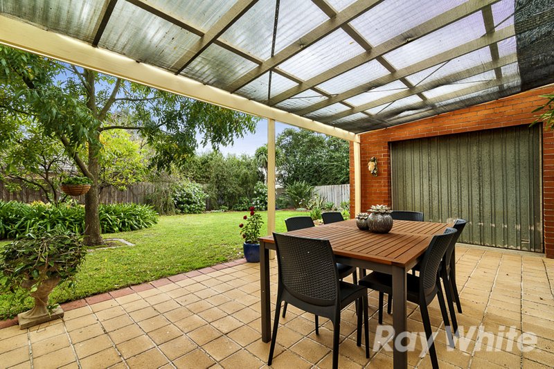 Photo - 15 Avondale Grove, Mount Waverley VIC 3149 - Image 9