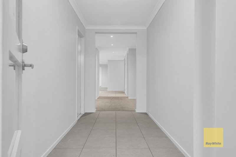 Photo - 15 Award Crescent, Truganina VIC 3029 - Image 3