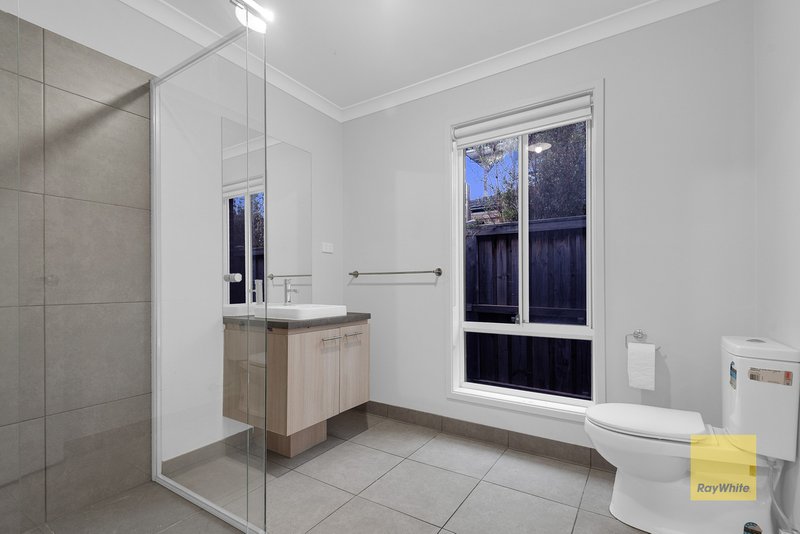 Photo - 15 Award Crescent, Truganina VIC 3029 - Image 5