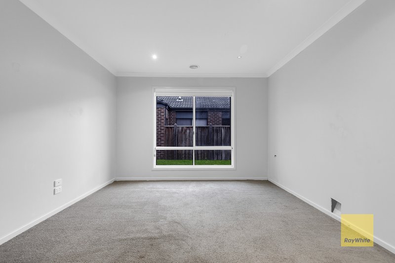 Photo - 15 Award Crescent, Truganina VIC 3029 - Image 6