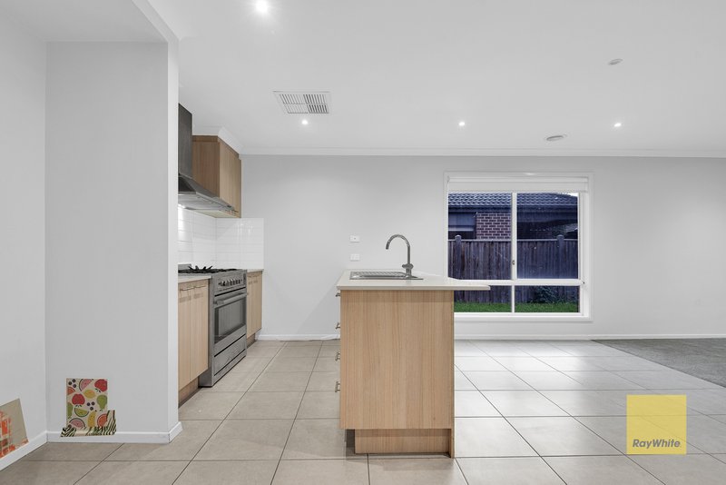 Photo - 15 Award Crescent, Truganina VIC 3029 - Image 14