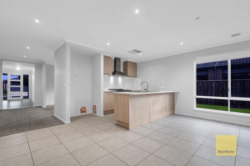Photo - 15 Award Crescent, Truganina VIC 3029 - Image 15