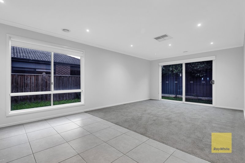 Photo - 15 Award Crescent, Truganina VIC 3029 - Image 17