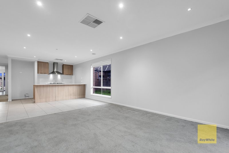 Photo - 15 Award Crescent, Truganina VIC 3029 - Image 18