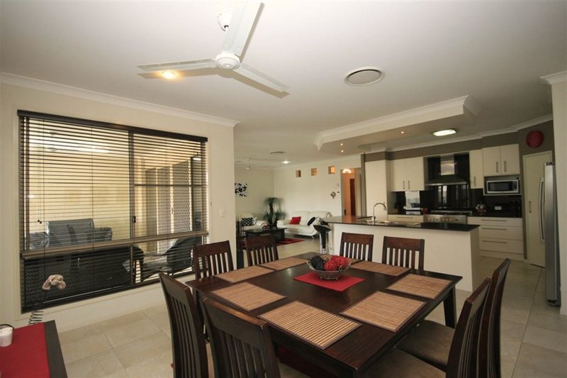 Photo - 15 Azienda Place, Bridgeman Downs QLD 4035 - Image 8