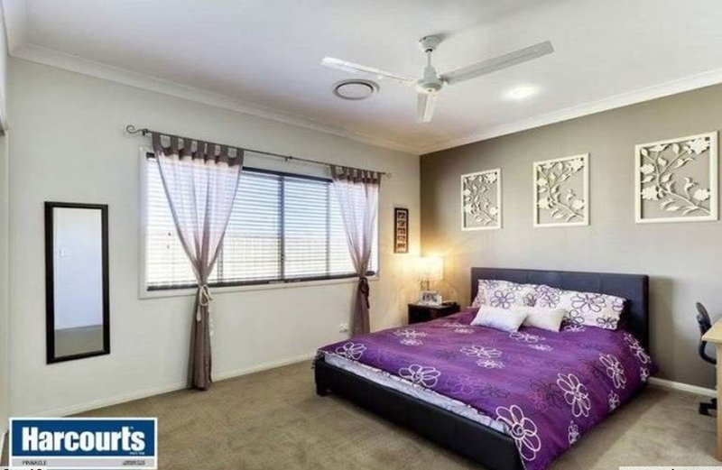 Photo - 15 Azienda Place, Bridgeman Downs QLD 4035 - Image 11