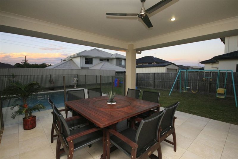 Photo - 15 Azienda Place, Bridgeman Downs QLD 4035 - Image 14