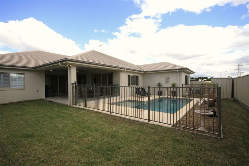 Photo - 15 Azienda Place, Bridgeman Downs QLD 4035 - Image 16