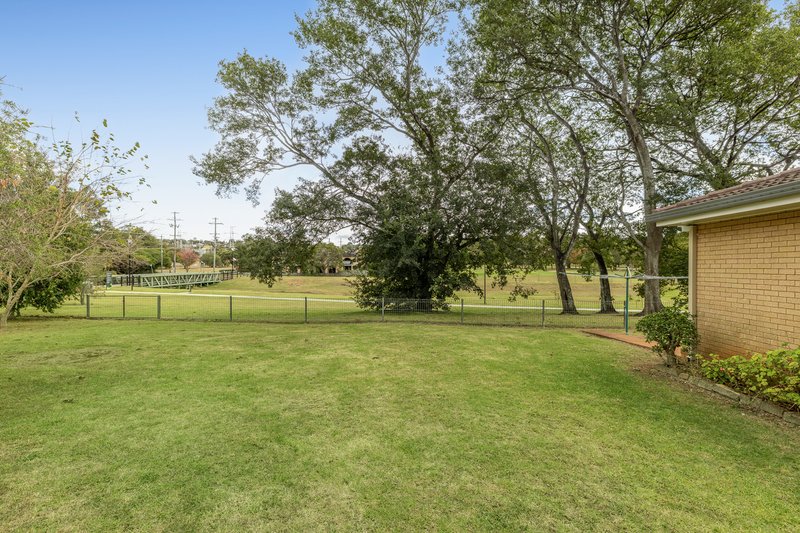 Photo - 15 Balanga Court, South Toowoomba QLD 4350 - Image 11