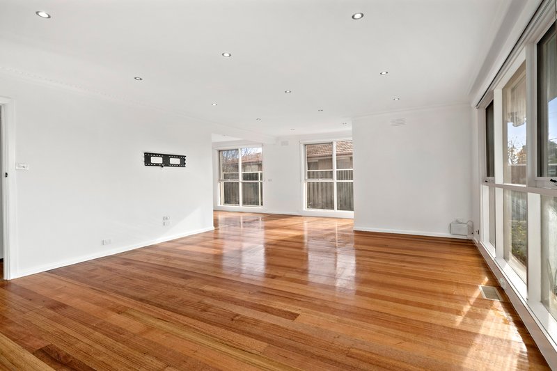 Photo - 1/5 Balmain Court, Lalor VIC 3075 - Image 4