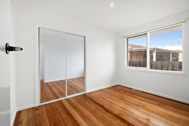 Photo - 1/5 Balmain Court, Lalor VIC 3075 - Image 7