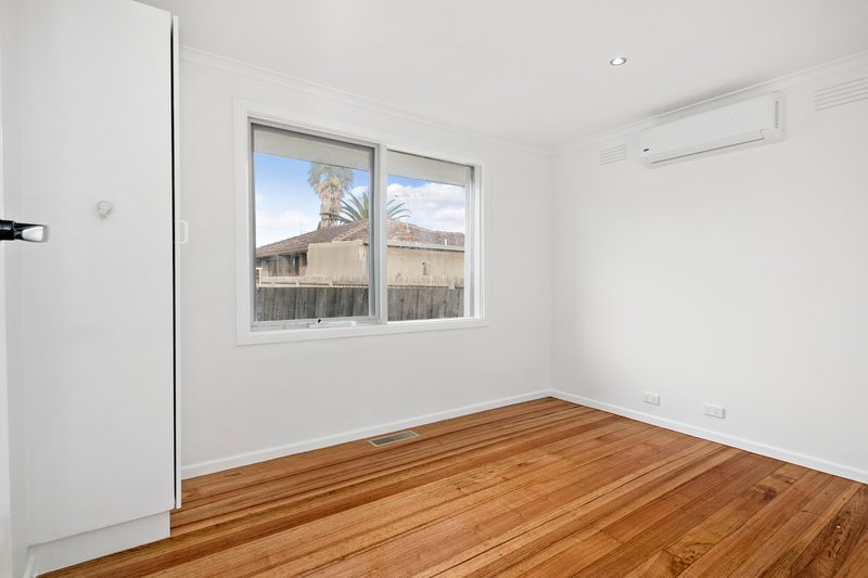 Photo - 1/5 Balmain Court, Lalor VIC 3075 - Image 8