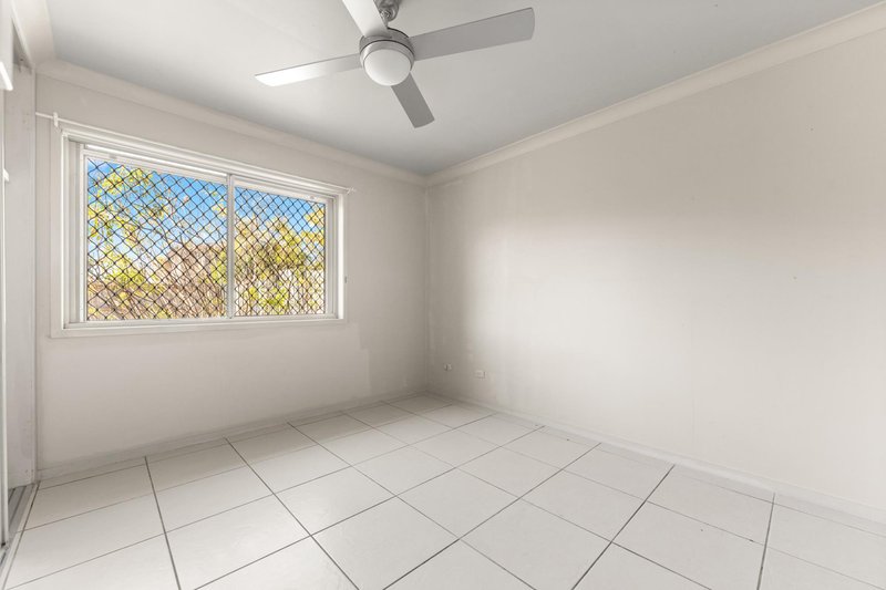 Photo - 15 Balmoral Street, Eagleby QLD 4207 - Image 9