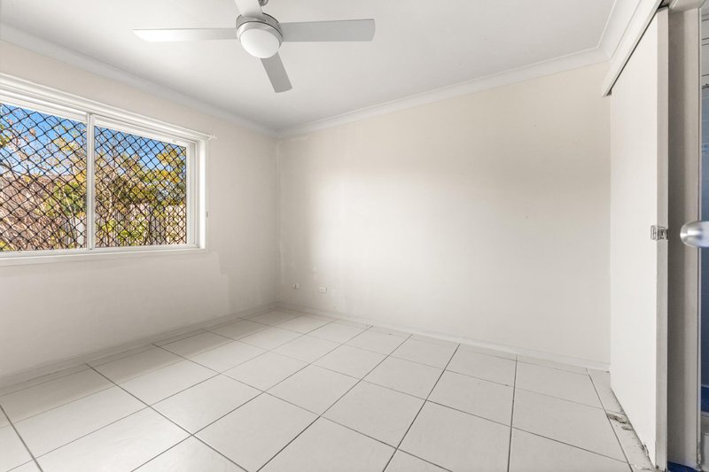 Photo - 15 Balmoral Street, Eagleby QLD 4207 - Image 12