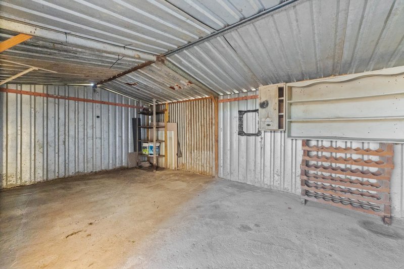 Photo - 15 Balmoral Street, Eagleby QLD 4207 - Image 16