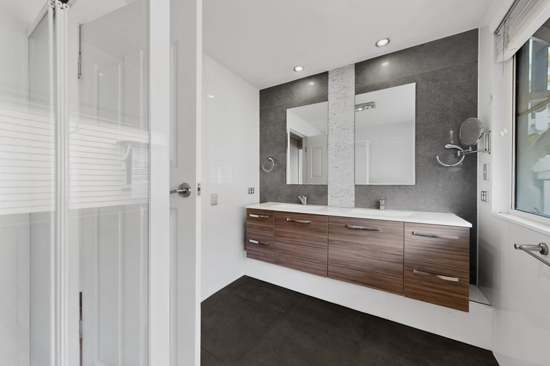 Photo - 15 Balowrie Street, Hamilton QLD 4007 - Image 9