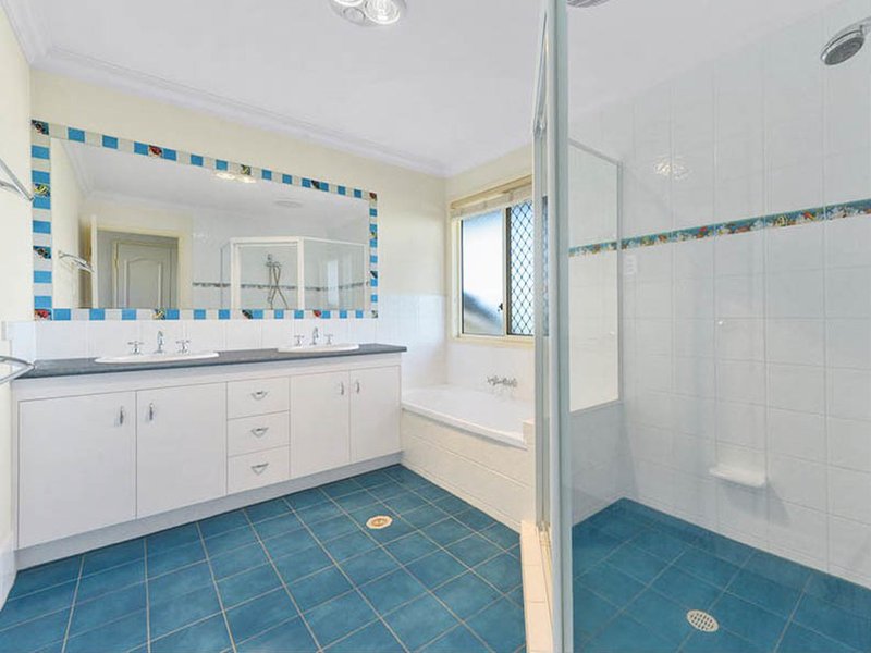 Photo - 15 Banksia Pl , Bridgeman Downs QLD 4035 - Image 6