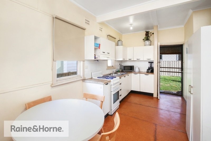 Photo - 15 Banksia Street, Ettalong Beach NSW 2257 - Image 2