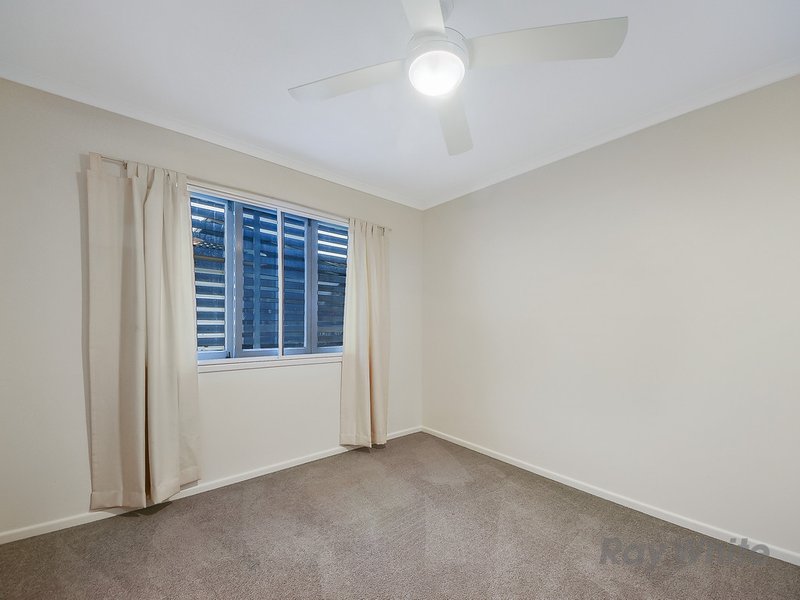 Photo - 15 Barrabui Street, Bracken Ridge QLD 4017 - Image 9