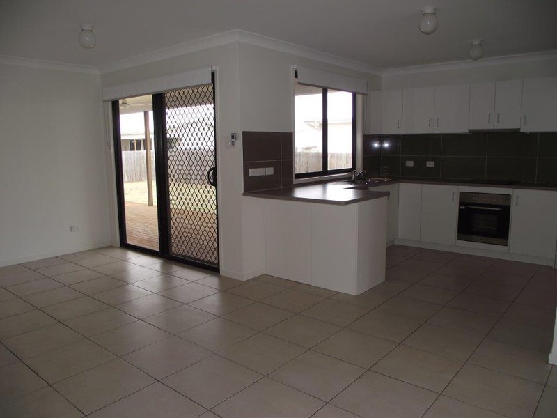 Photo - 15 Barry Place, Dalby QLD 4405 - Image 3