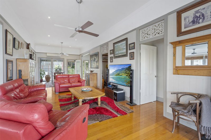 Photo - 15 Barton Parade, Balmoral QLD 4171 - Image 4