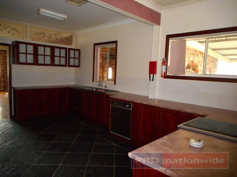 Photo - 15 Bassett Street, Tumut NSW 2720 - Image 5