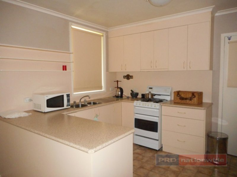 Photo - 15 Batlow Avenue, Batlow NSW 2730 - Image 2