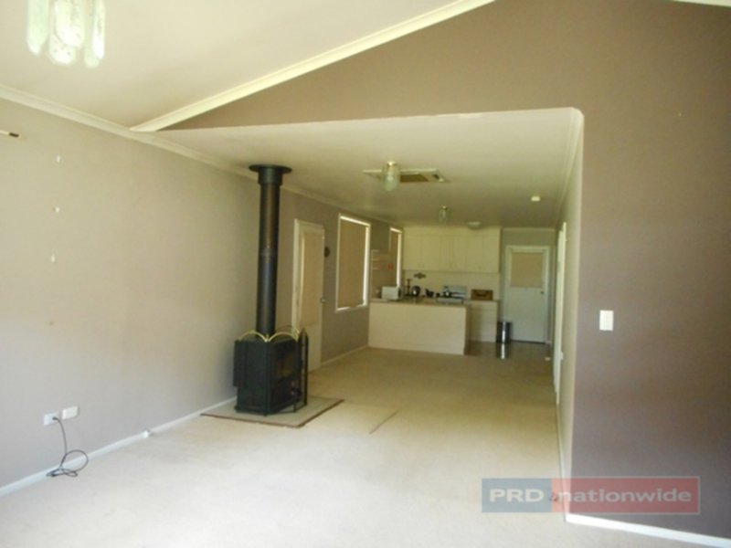 Photo - 15 Batlow Avenue, Batlow NSW 2730 - Image 4