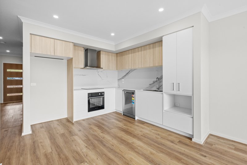 Photo - 15 Bayou Walk, Sunbury VIC 3429 - Image 2