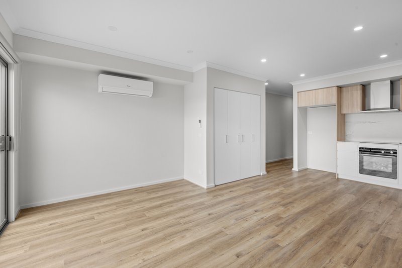 Photo - 15 Bayou Walk, Sunbury VIC 3429 - Image 3